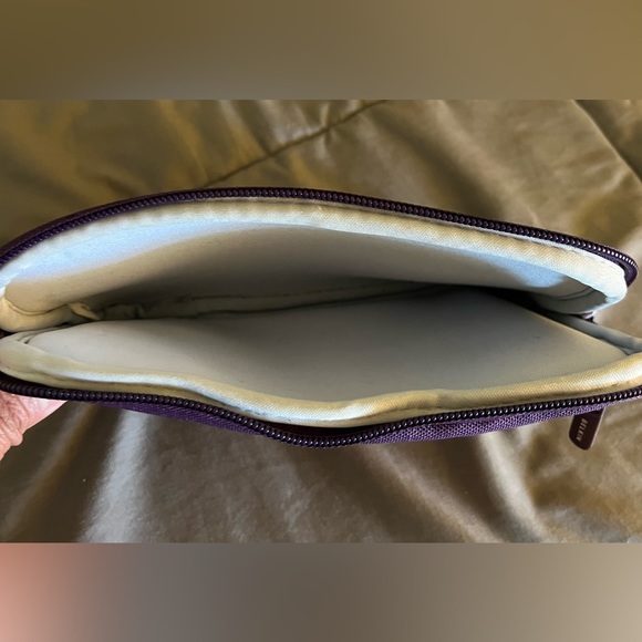 Case - Picture 5 of 6